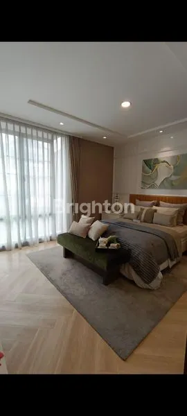 image RUMAH MEWAH 3 LANTAI FULL FURNISH DI JAKARTA TIMUR (7)