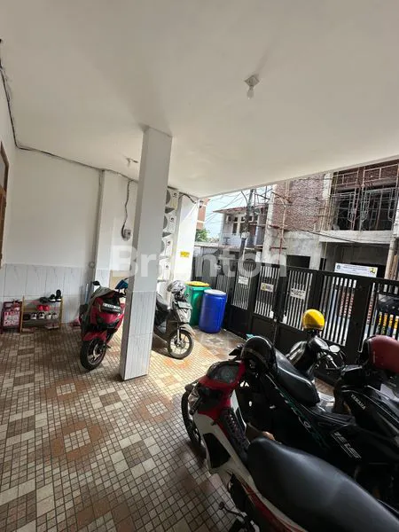 image RUMAH INVESTASI KOST MERUYA SELATAN DEKAT UNIVERSITAS MERCUBUANA JAKARTA BARAT (6)