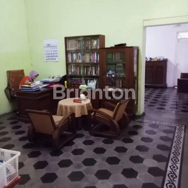image RUMAH COCOK UNTUK PARA INVESTOR DI PUSAT KOTA COCOK UNTUK CAFE, RESTO (2)