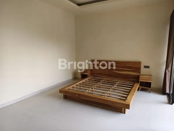 image VILLA MEWAH 4 LANTAI, ROOFTOP LUAS (8)