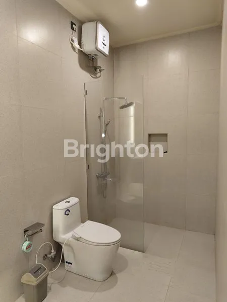 image VILLA MEWAH 4 LANTAI, ROOFTOP LUAS (4)