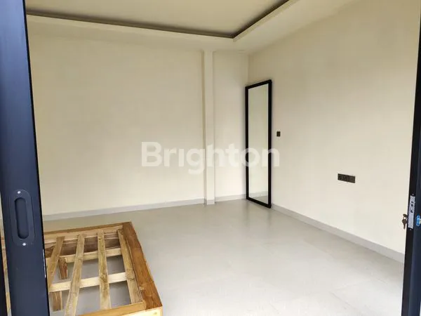 image VILLA MEWAH 4 LANTAI, ROOFTOP LUAS (6)