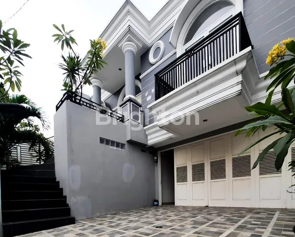 RUMAH MEWAH ELEGAN STRATEGIS SHM & IMB RADIO DALAM GANDARIA PUSAT KOTA JAKARTA SELATAN | 5 MENIT KE PIM | 5 MENIT KE STASIUN MRT BLOK A | 6 MENIT KE BLOK M SQUARE | RADIO DALAM GANDARIA UTARA JAKARTA SELATAN