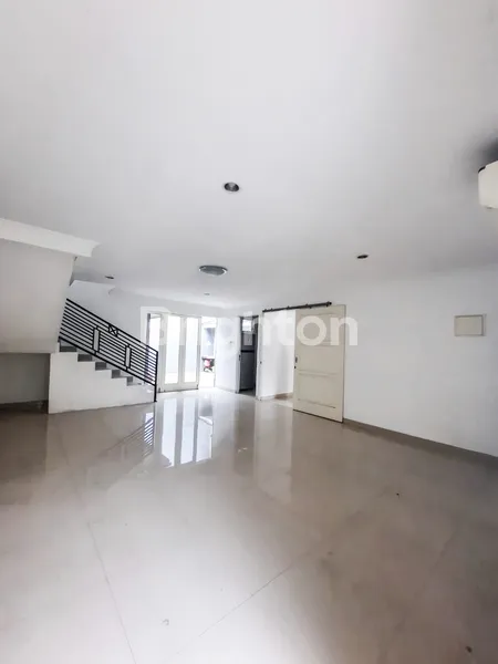 image RUMAH MEWAH ELEGAN STRATEGIS SHM & IMB RADIO DALAM GANDARIA PUSAT KOTA JAKARTA SELATAN | 5 MENIT KE PIM | 5 MENIT KE STASIUN MRT BLOK A | 6 MENIT KE BLOK M SQUARE | RADIO DALAM GANDARIA UTARA JAKARTA SELATAN (5)