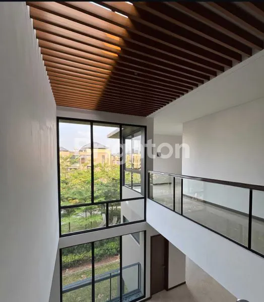 image RUMAH SERBA MEWAH 3 LANTAI DI THE ZORA CLUSTER KANADE BSD BARU (1)
