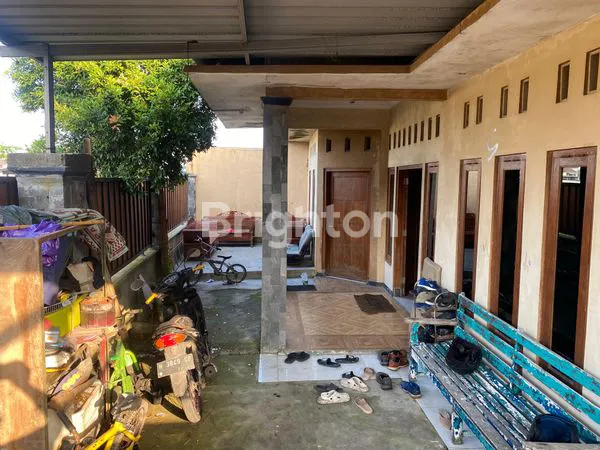 image RUMAH SECOND 2 LANTAI AREA SOLO BARU (2)