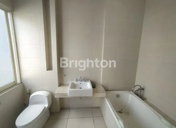 image RUMAH 2 LANTAI CITRALAND UTAMA, SURABAYA BARAT. STRATEGIS DEKAT PUSAT KULINER GWALK, KOMERSIAL AREA RAYA NIAGA GAPURA - RAYA TELAGA MAS - RAYA TELAGA UTAMA, KAMPUS UNESA, SEKOLAH CIPUTRA, PAKUWON MALL - PAKUWON INDAH, GRAHA FAMILI, WIYUNG, RAYA MAYJEND JO (5)