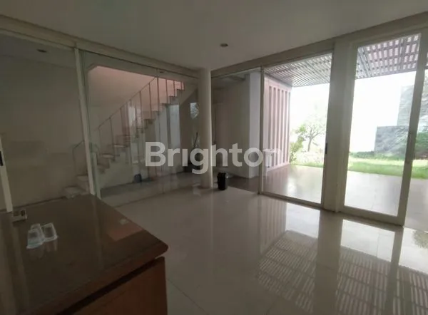 image RUMAH 2 LANTAI CITRALAND UTAMA, SURABAYA BARAT. STRATEGIS DEKAT PUSAT KULINER GWALK, KOMERSIAL AREA RAYA NIAGA GAPURA - RAYA TELAGA MAS - RAYA TELAGA UTAMA, KAMPUS UNESA, SEKOLAH CIPUTRA, PAKUWON MALL - PAKUWON INDAH, GRAHA FAMILI, WIYUNG, RAYA MAYJEND JO (8)