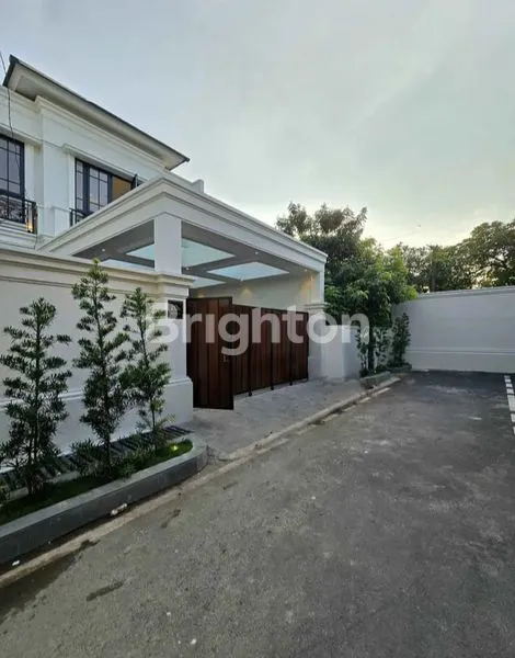 image RUMAH MEWAH AMERICAN CLASSIC DI CEMPAKA PUTIH (1)