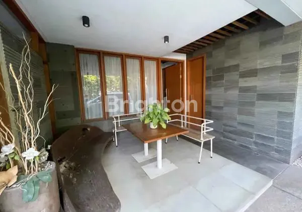image DIJUAL RUMAH MEWAH DESIGN UNIK MINIMALIS MODERN ADA KOLAM RENANG (5)