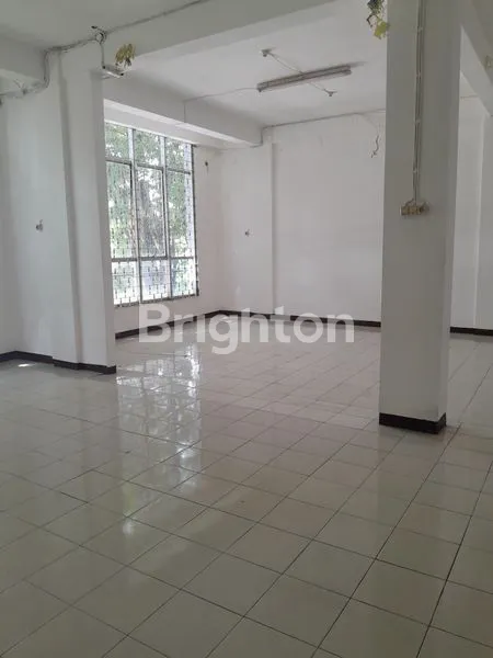 image DISEWAKAN RUKO 3 LANTAI STRATEGIS DI RAYA JEMURSARI WONOCOLO SURABAYA, DEKAT PLASA MARINA DAN RSI JEMURSARI, LUAS 90 M² (9×10) COCOK UNTUK KANTOR, SHGB, HADAP BARAT, SIAP HUNI! (7)