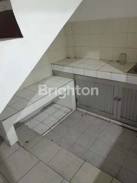 image DISEWAKAN RUKO 3 LANTAI STRATEGIS DI RAYA JEMURSARI WONOCOLO SURABAYA, DEKAT PLASA MARINA DAN RSI JEMURSARI, LUAS 90 M² (9×10) COCOK UNTUK KANTOR, SHGB, HADAP BARAT, SIAP HUNI! (5)