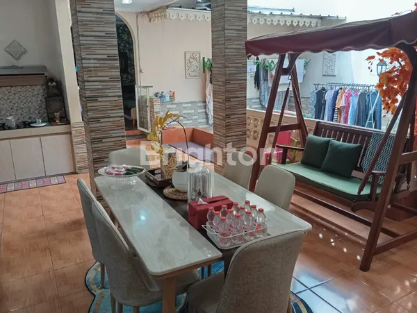image DIJUAL RUMAH 2 LANTAI ARTISTIK & TERAWAT - JAKA  SAMPURNA - BEKASI BARAT – SIAP HUNI! (3)