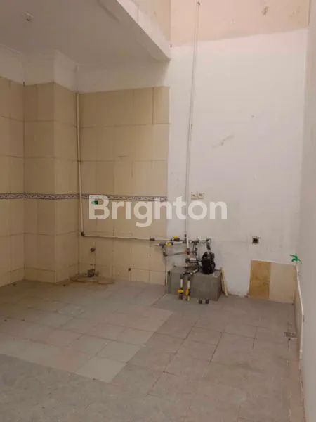 image RUKO 2 LANTAI HADAP JALAN RAYA GADING SERPONG (4)