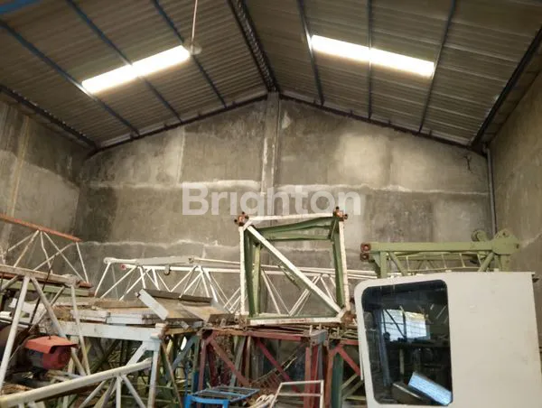 image GUDANG LUAS DAN LEBAR (3)