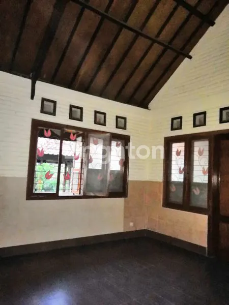 image DI JUAL RUMAH STYLE VILLA DI RENON (5)