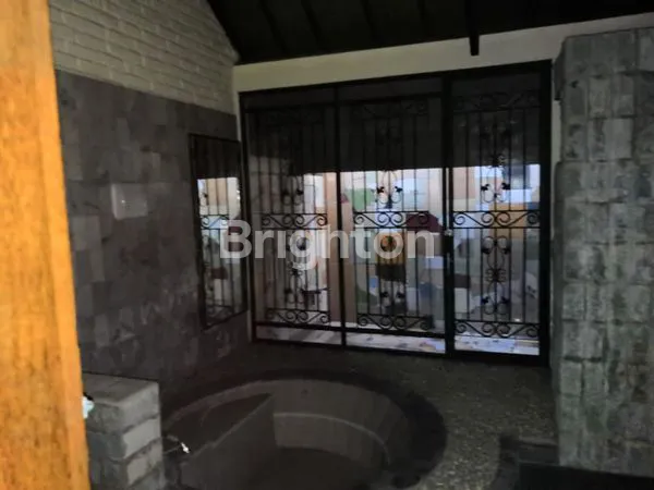 image DI JUAL RUMAH STYLE VILLA DI RENON (4)
