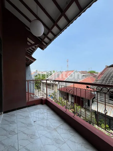 image RUMAH KOKOH 2 LANTAI SIAP HUNI SELOMAS TANAH MAS SEMARANG UTARA (6)