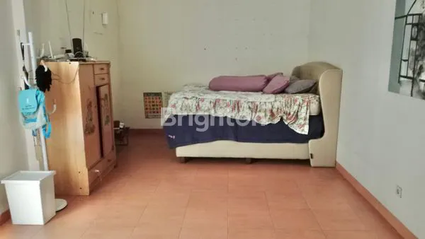 image RUMAH 2 LANTAI ROW 2 MOBIL DI KOMPLEK PERUMAHAN PURI INDAH (6)