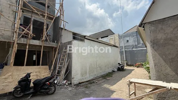 image RUMAH MINIMALIS 3 LANTAI DI DAERAH RENON (8)