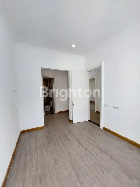 image RUMAH BARU 2 LANTAI GRAHA FAMILI, SURABAYA BARAT. DEKAT CITRALAND - PAKUWON INDAH - DARMO PERMAI - WIYUNG - DIAN ISTANA - BUKIT DARMO GOLF, DLL. (7)