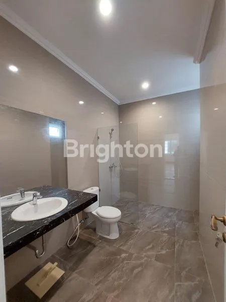 image RUMAH BARU 2 LANTAI GRAHA FAMILI, SURABAYA BARAT. DEKAT CITRALAND - PAKUWON INDAH - DARMO PERMAI - WIYUNG - DIAN ISTANA - BUKIT DARMO GOLF, DLL. (5)