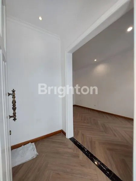 image RUMAH BARU 2 LANTAI GRAHA FAMILI, SURABAYA BARAT. DEKAT CITRALAND - PAKUWON INDAH - DARMO PERMAI - WIYUNG - DIAN ISTANA - BUKIT DARMO GOLF, DLL. (2)