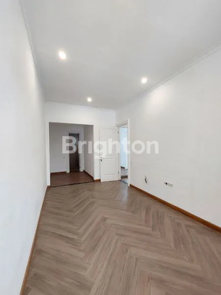 image RUMAH BARU 2 LANTAI GRAHA FAMILI, SURABAYA BARAT. DEKAT CITRALAND - PAKUWON INDAH - DARMO PERMAI - WIYUNG - DIAN ISTANA - BUKIT DARMO GOLF, DLL. (4)