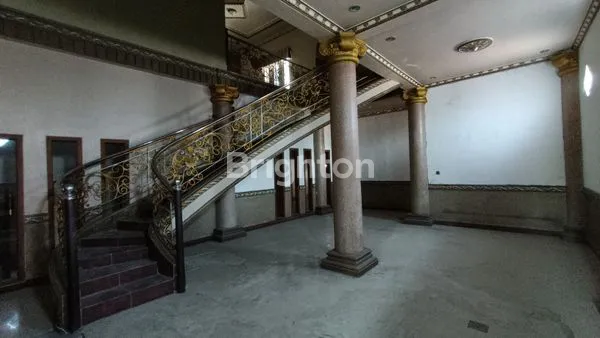 DIJUAL RUMAH MEWAH, EX-SALON & SPA, TIDAK BANYAK PR