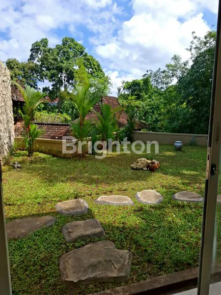 image RUMAH NYAMAN,  BER HALAMAN LUAS, AESTHETIC 305M2 BANGUNAN 10X10, 2 LANTAI DI DENPASAR (2)