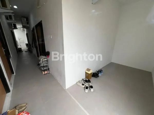 image DIJUAL KOS AKTIF BANGUAN BARU FULL PENGHUNI, SIAP PAKAI, FULL FURNISH, DEKAT KAMPUS UNESA, COCOK PASSIVE INCOME (7)