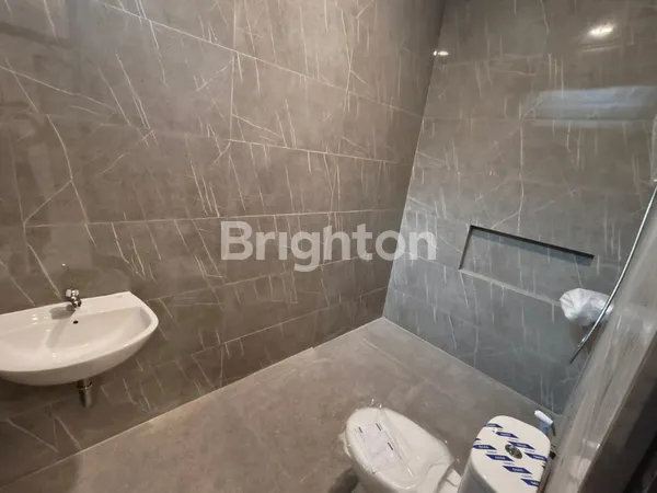 image RUMAH MEWAH HARGA 2M-AN AREA MANYAR DEKAT GALAXY MALL, RAYA MERR (7)