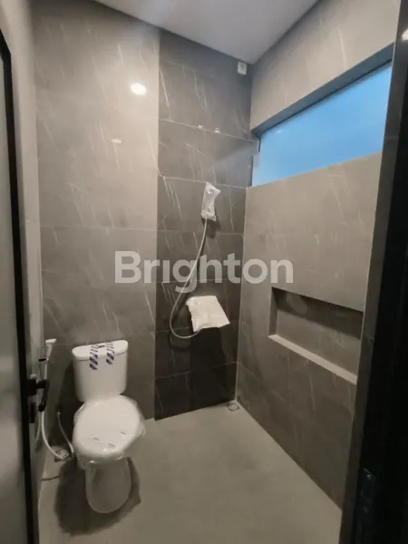 image RUMAH MEWAH HARGA 2M-AN AREA MANYAR DEKAT GALAXY MALL, RAYA MERR (8)