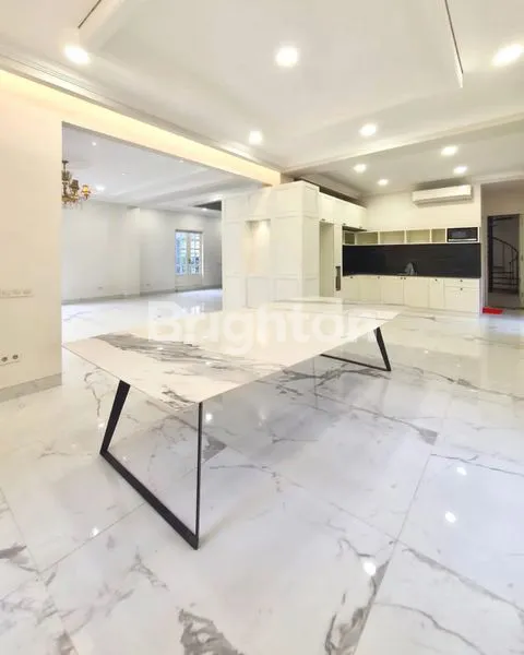 image RUMAH MEWAH DESAIN AMERICAN CLASSIC DI ARTERI PONDOK INDAH JAKARTA SELATAN, LOKASI PREMIUM HARGA 12 M NEGO\N (4)