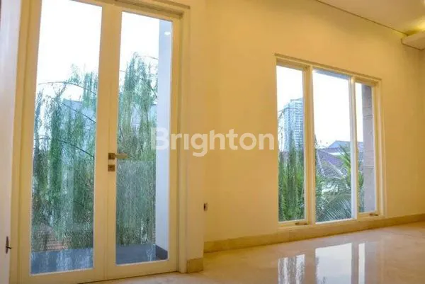 image RUMAH MODERN STRATEGIS DI GANDARIA, KEBAYORAN BARU – LOKASI PREMIUM & SIAP HUNI (4)