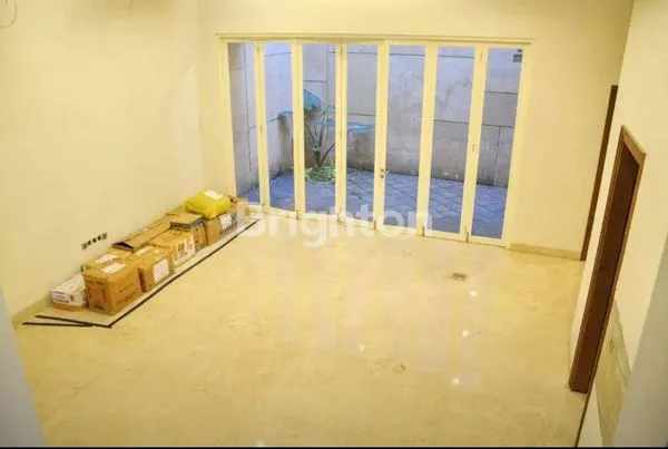 image RUMAH MODERN STRATEGIS DI GANDARIA, KEBAYORAN BARU – LOKASI PREMIUM & SIAP HUNI (5)