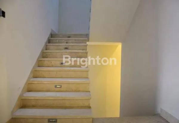 image RUMAH MODERN STRATEGIS DI GANDARIA, KEBAYORAN BARU – LOKASI PREMIUM & SIAP HUNI (7)