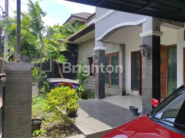 image RUMAH 1 LANTAI HANYA 5 MENIT DARI PLAZA RENON (1)