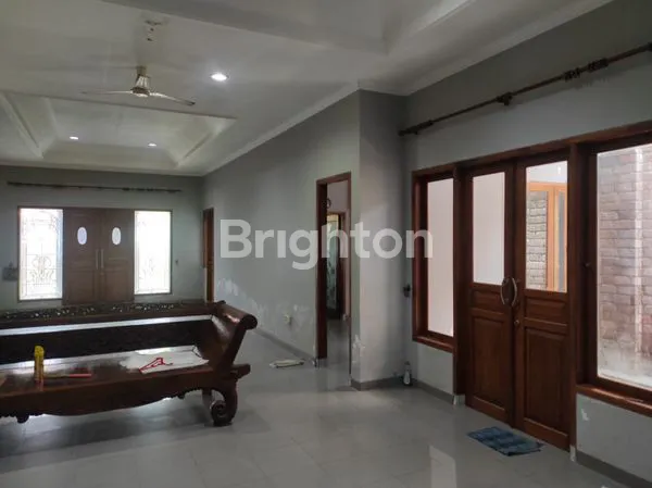 image RUMAH 1 LANTAI HANYA 5 MENIT DARI PLAZA RENON (7)