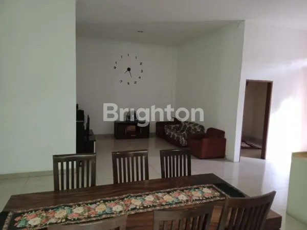 image DIJUAL RUMAH 2 LANTAI LOKASI STRATEGIS (5)