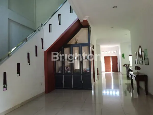 image DIJUAL RUMAH 2 LANTAI LOKASI STRATEGIS (3)