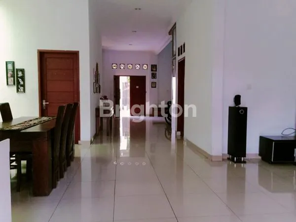 image DIJUAL RUMAH 2 LANTAI LOKASI STRATEGIS (2)