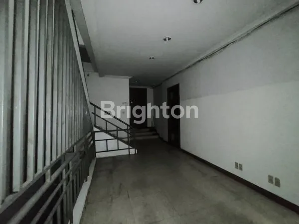 image RUKO GANDENG 3 LANTAI BEKAS KANTOR TAMAN RATU JAKARTA BARAT (5)