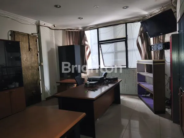 image RUKO GANDENG 3 LANTAI BEKAS KANTOR TAMAN RATU JAKARTA BARAT (7)