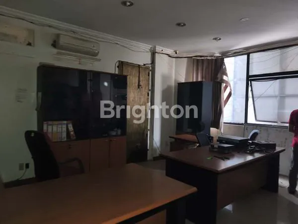 image RUKO GANDENG 3 LANTAI BEKAS KANTOR TAMAN RATU JAKARTA BARAT (8)