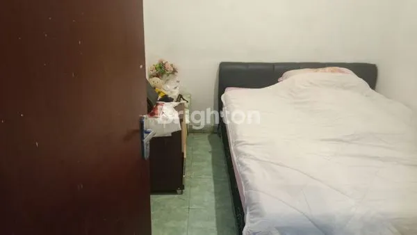 image RUMAH BESERTA MINIMARKET DI KARANGPLOSO, PARKIR 10 MOBIL (6)