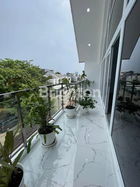 image RUMAH CANTIK 3 LANTAI SEMI FURNISH DI KELAPA GADING (2)