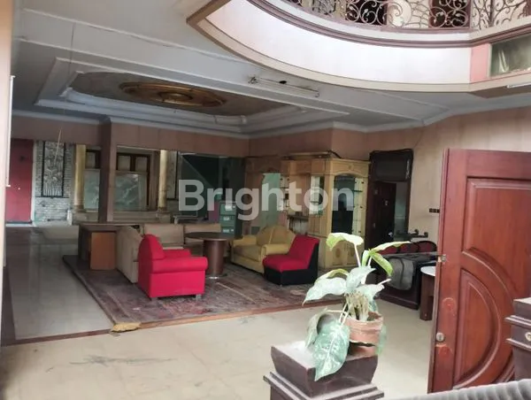 image RUMAH KOMERSIL DI RAYA KUPANG BARU SURABAYA BARAT – 3,5 LANTAI LUAS 666 M², COCOK UNTUK RESTORAN, KANTOR, ATAU USAHA (1)