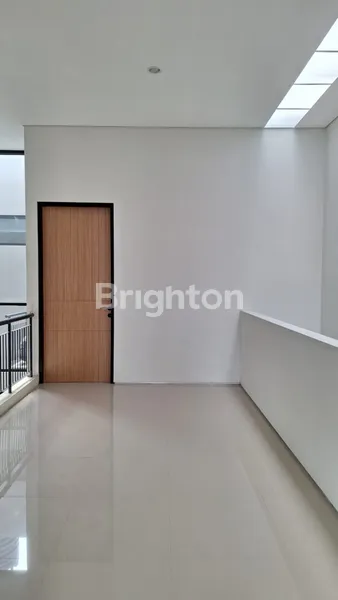 image RUMAH BARU CANTIK 2 LANTAI SIAP HUNI DI PANTAI MENTARI, DEKAT RAYA KENJERAN (3)