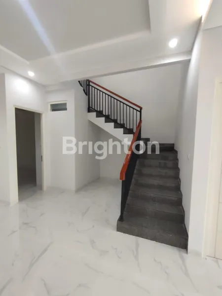image RUMAH BARU 2 LANTAI SIAP HUNI DI PANTAI MENTARI, DEKAT RAYA KENJERAN (2)